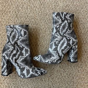 Prettylittlething size 8.5 high ankle heeled boots